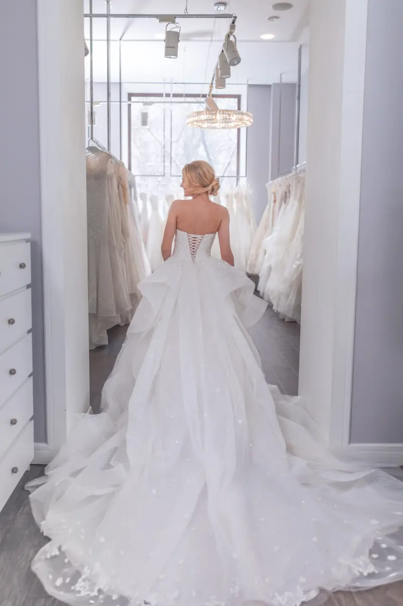 Wedding Dress Etiquette: Do’s and Don’ts